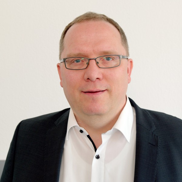 SmartTECS Engineers GmbH<br/>
<span style="font-size:0.75em;">Robert Reuther</span>
